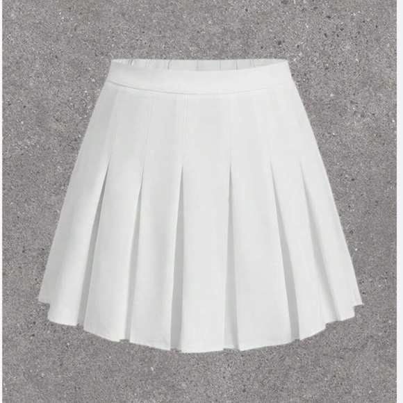 Hollister California Ultra Rise White Pleated Mini Skirt - Picture 2 of 11